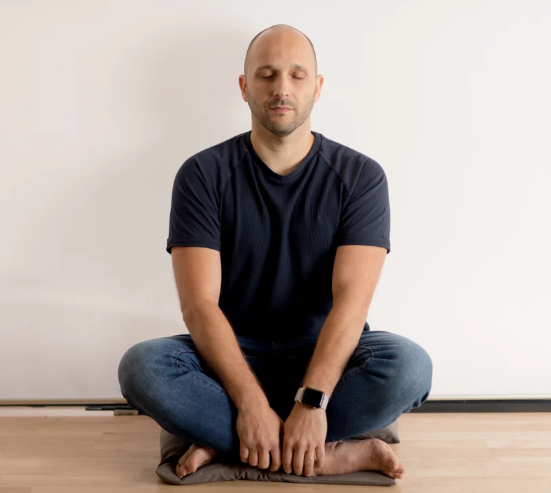 Saúl Pérez acompañando procesos terapéuticos con enfoque integrador en trauma y conciencia somática